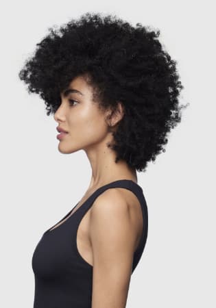 Model Small image Djerra on the loop before using the Curls expression products