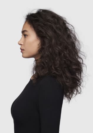 Model Small image Ziayla on the loop before using the Curls expression products