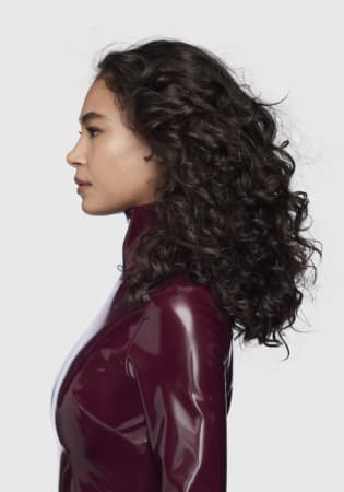 Model Small image Ziayla on the loop after using the Curls expression products